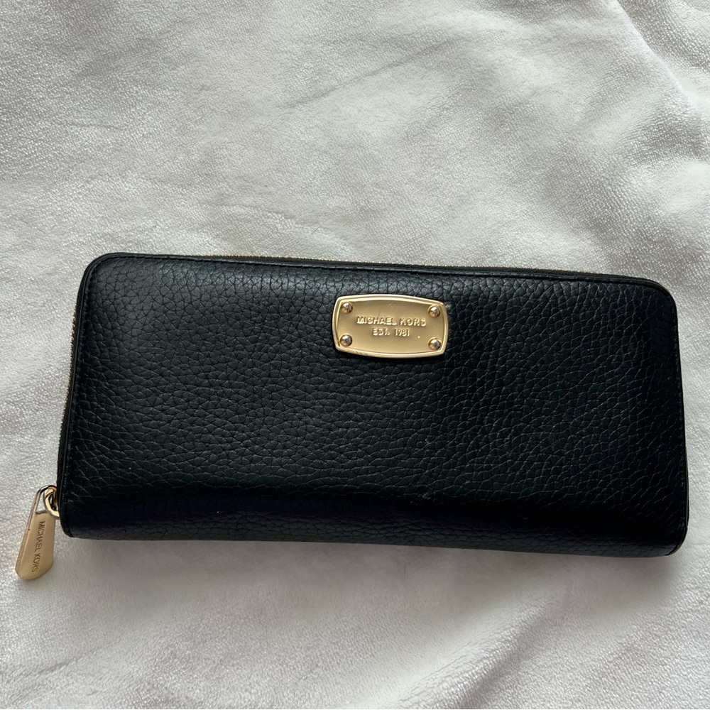 Michael Kors zipper wallet